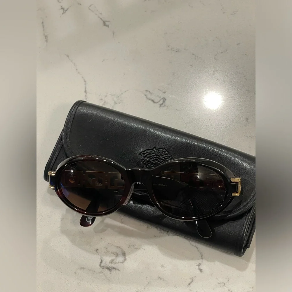 Versace comes pouch